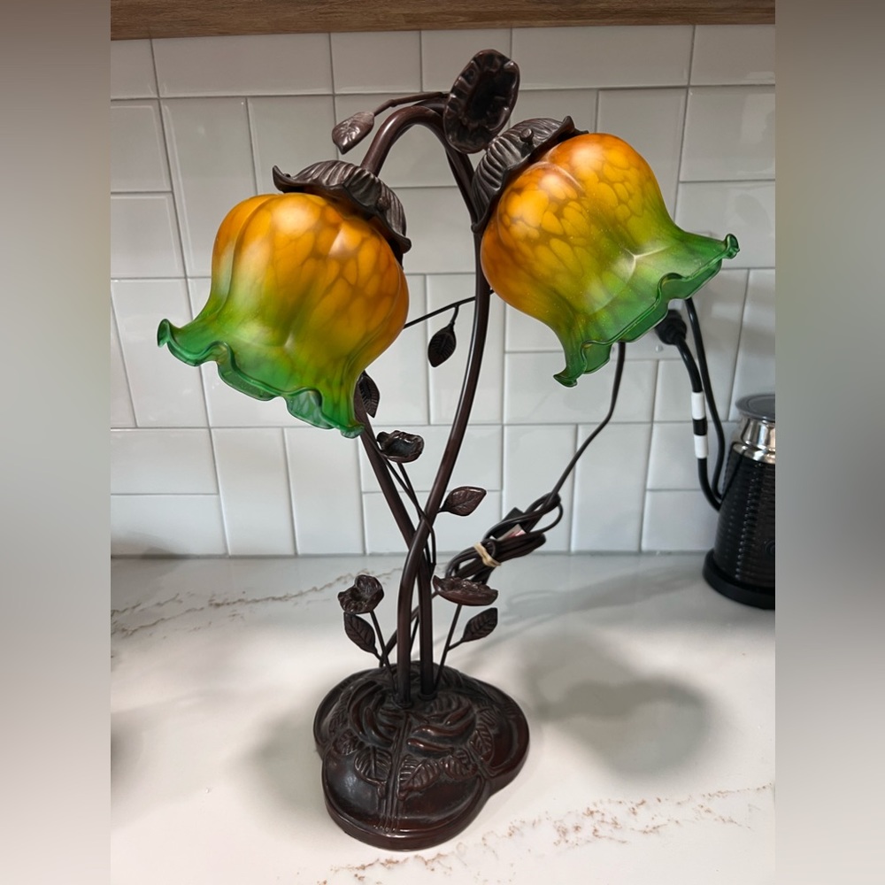 vintage glass tulip lamp tiffany style - Picture 7 of 7